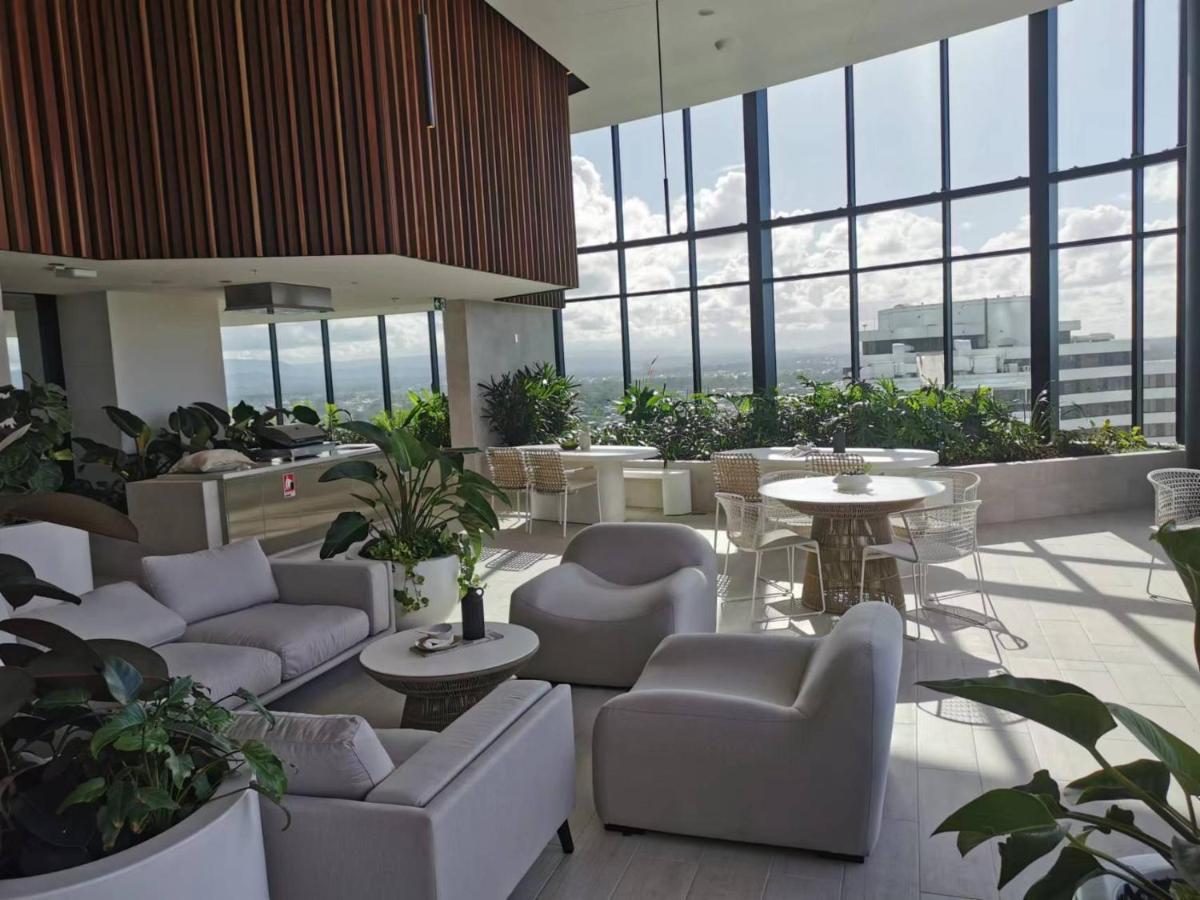 2 Bedroom Luxurious Family Apartment Next To Pacific Fair - Broadbeach Gold Coast Gc22 Zewnętrze zdjęcie