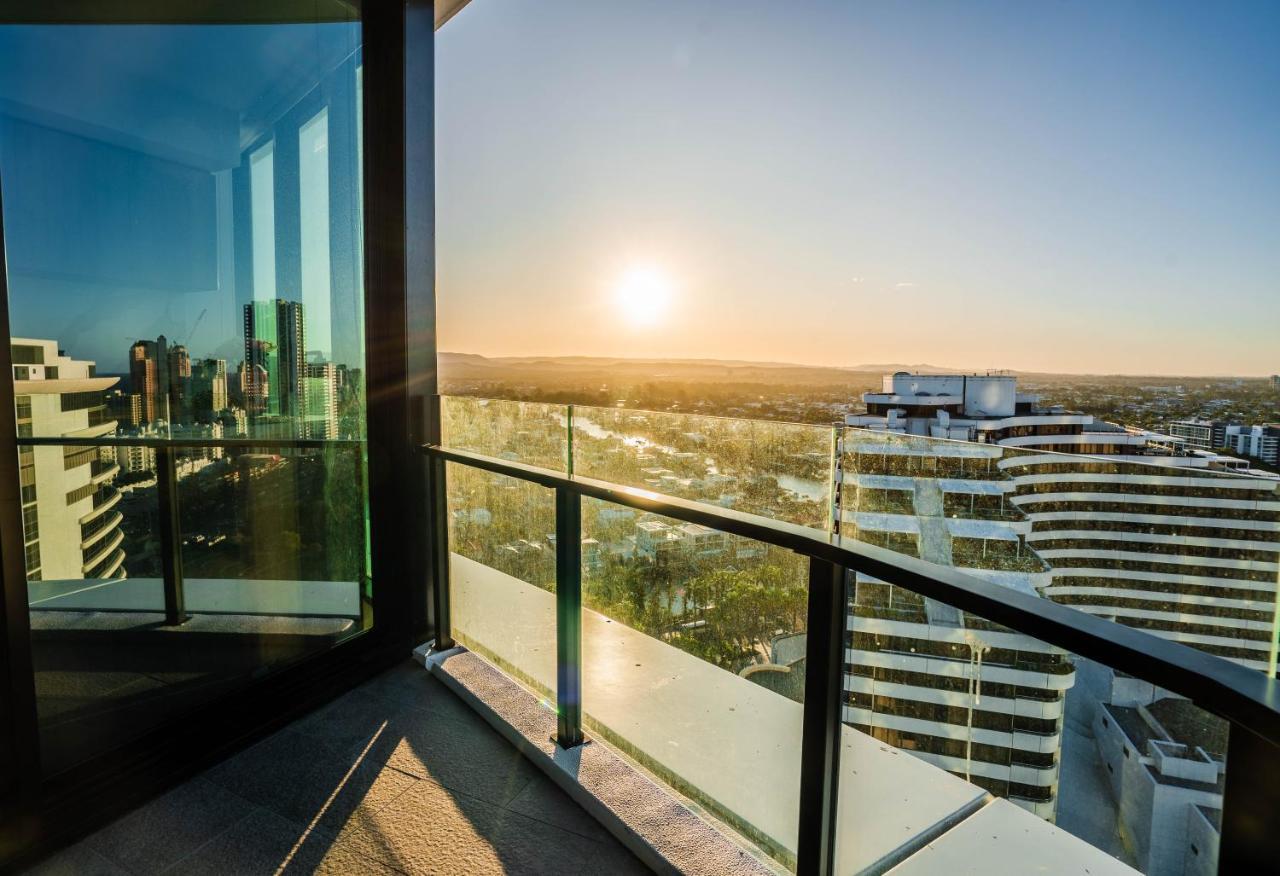 2 Bedroom Luxurious Family Apartment Next To Pacific Fair - Broadbeach Gold Coast Gc22 Zewnętrze zdjęcie